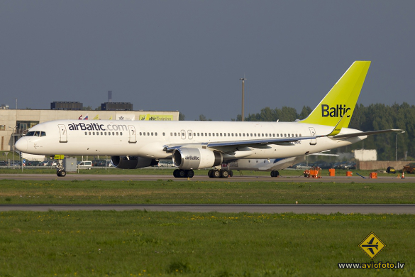 Boeing 757-256